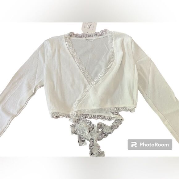 NWT White Lace Crop Top - Picture 2 of 4